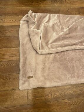 UnHide Plush Throw Blanket in Dusty Blush